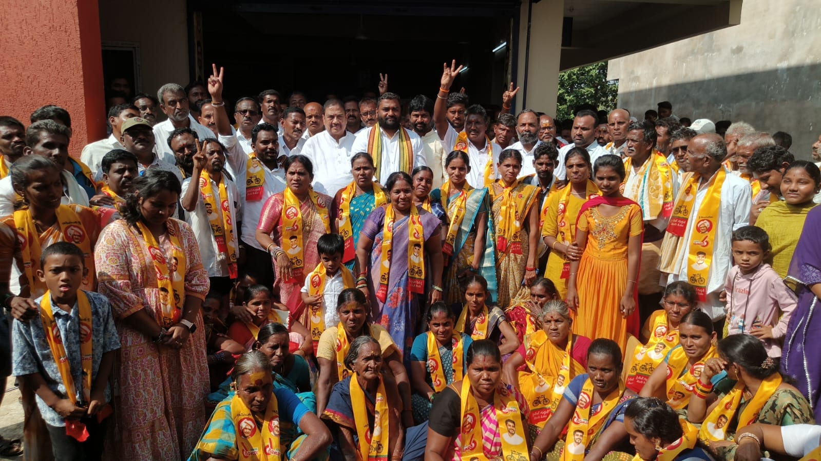 చీపురుపల్లి నియోజకవర్గంలో వలసల జోరు, వైసీపీ నుండి టిడిపికు చేరికలు..