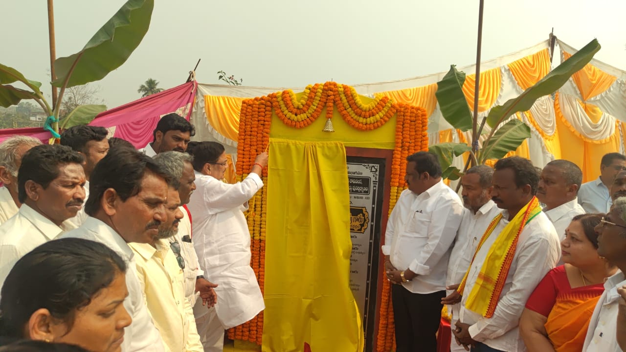 రూ. 2 కోట్లతో రహదారి పునరుద్ధరణ పనులకు శంకుస్థాపన చేసిన ఎమ్మెల్యే కిమిడి కళావెంకటరావు